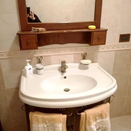 With 3 Bedrooms In With Wonderful Mountain View Furnished Garden And Wifi *