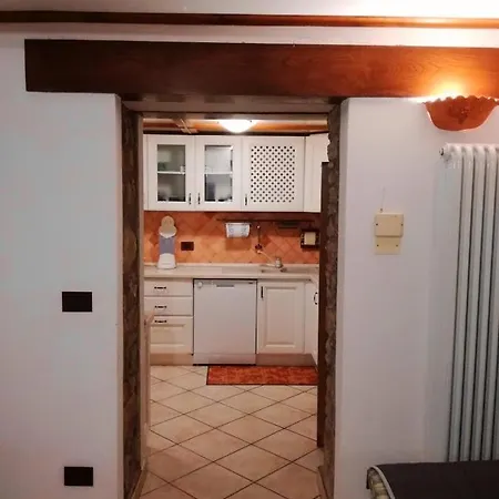 With 3 Bedrooms In With Wonderful Mountain View Furnished Garden And Wifi Appartamento