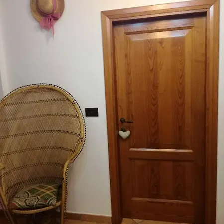 With 3 Bedrooms In With Wonderful Mountain View Furnished Garden And Wifi Appartamento