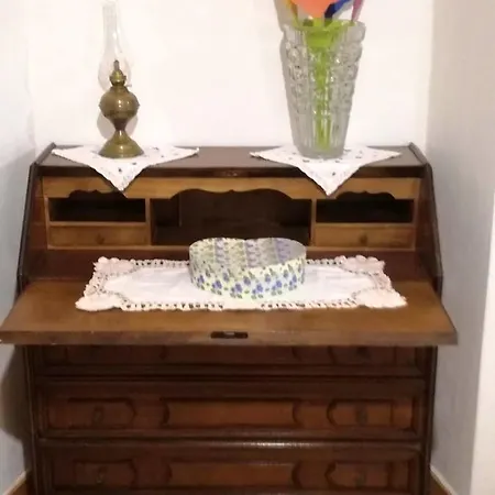 With 3 Bedrooms In With Wonderful Mountain View Furnished Garden And Wifi Appartamento