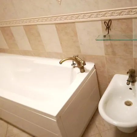 With 3 Bedrooms In With Wonderful Mountain View Furnished Garden And Wifi Appartamento